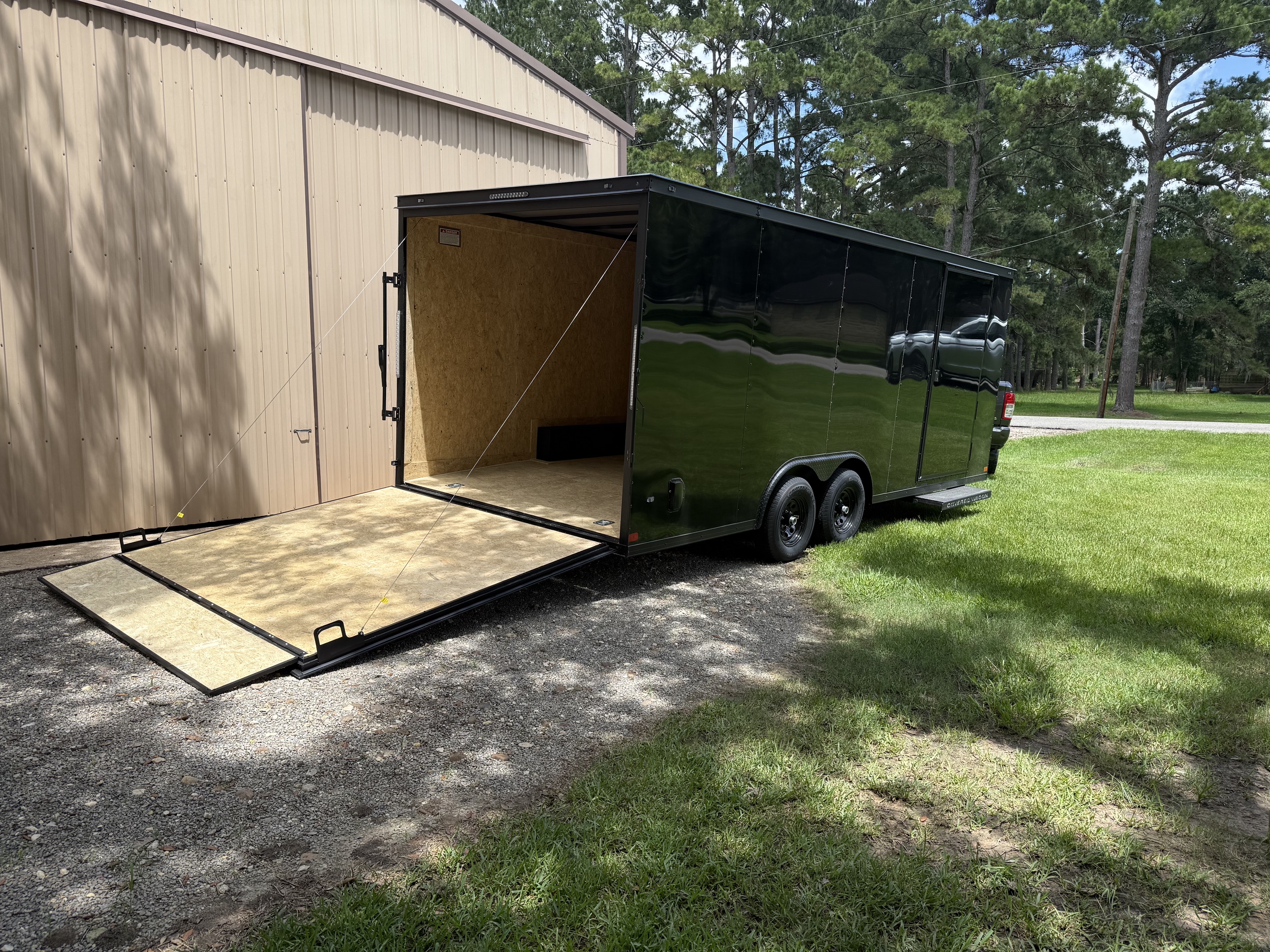 8.5' x 20' Enclosed Cargo Trailer - photo 2 - trailer rental West Columbia TX