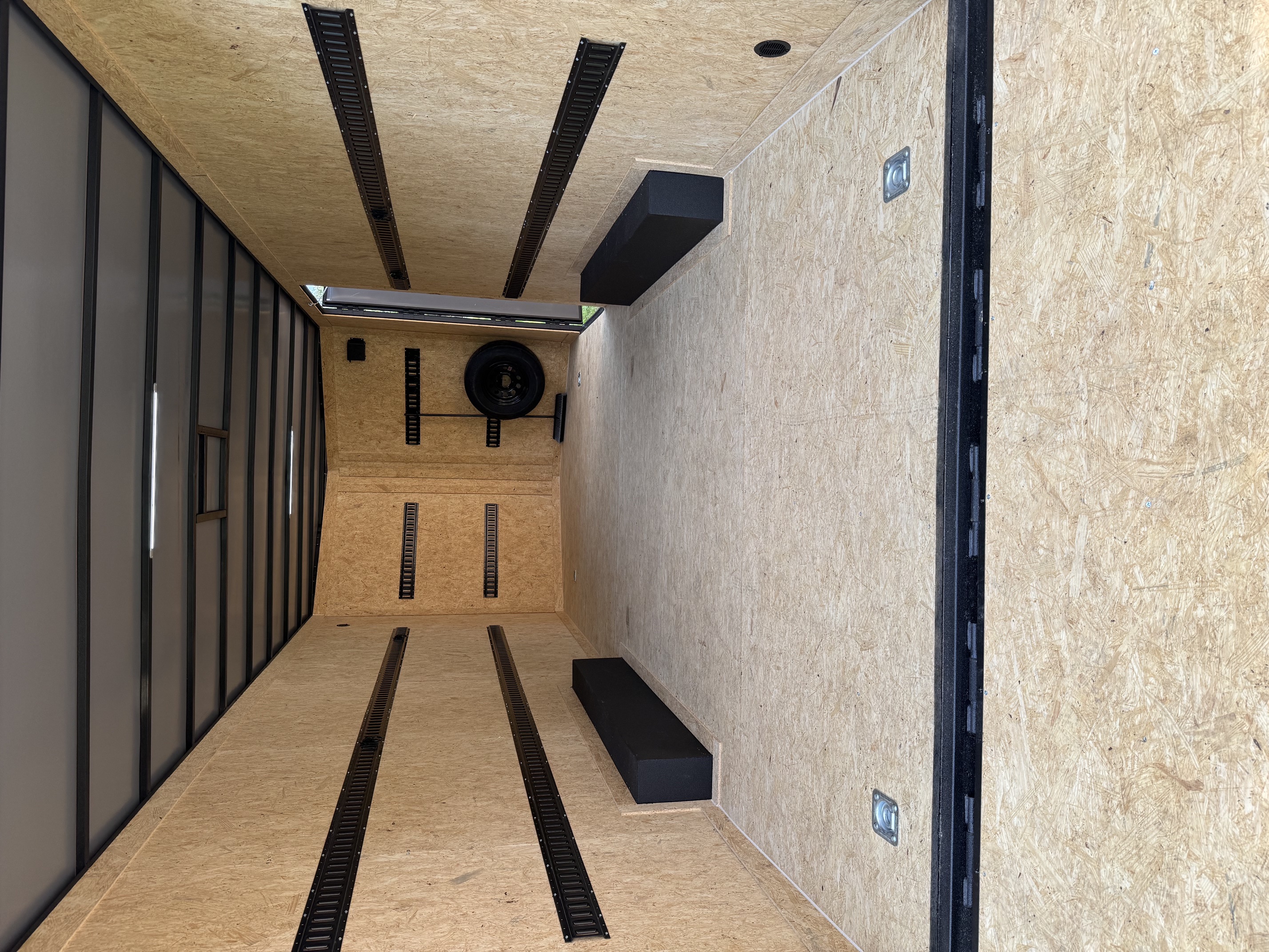 8.5' x 20' Enclosed Cargo Trailer - photo 3 - trailer rental West Columbia TX