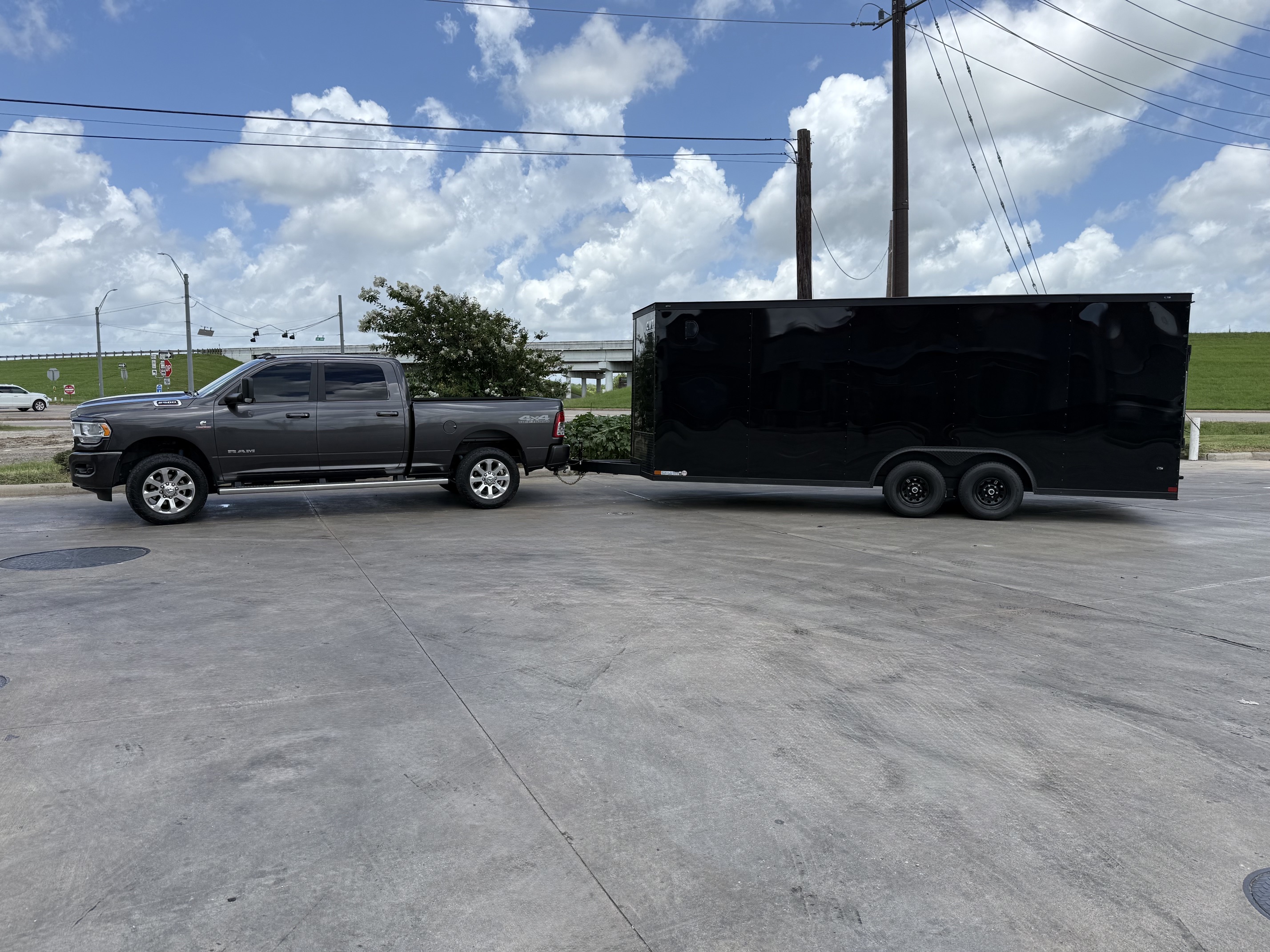 8.5' x 20' Enclosed Cargo Trailer - photo 4 - trailer rental West Columbia TX